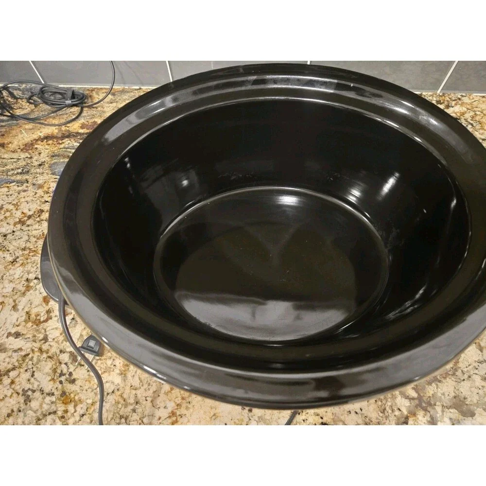 UGA Georgia Bulldogs 6-Quart Cook & Carry Crock-Pot - Tailgating- Tested Working